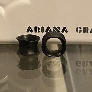 Tunnels for stretched piercings